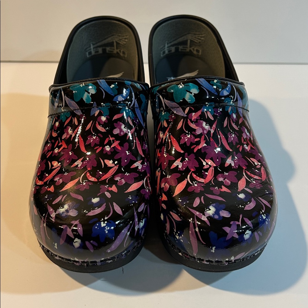 Dansko XP 2.0 Clogs - Picture 2 of 15
